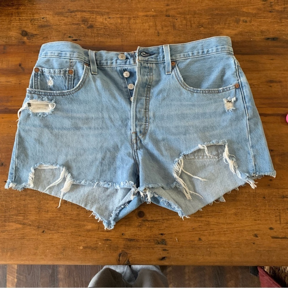 Levi’s 501 Buttonfly High Rise Super Distressed Light Wash Denim Shorts Sz 31 - Picture 3 of 10